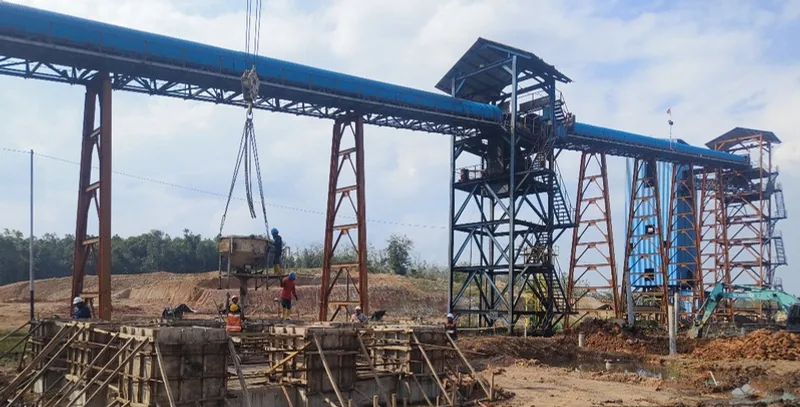 Pembangunan fasilitas gudang distribusi semen