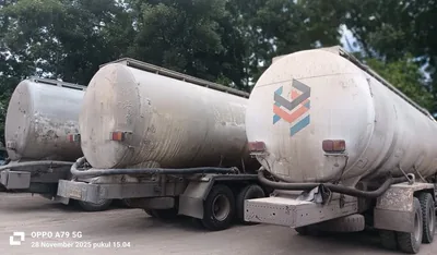 Truk tangki pengiriman semen curah